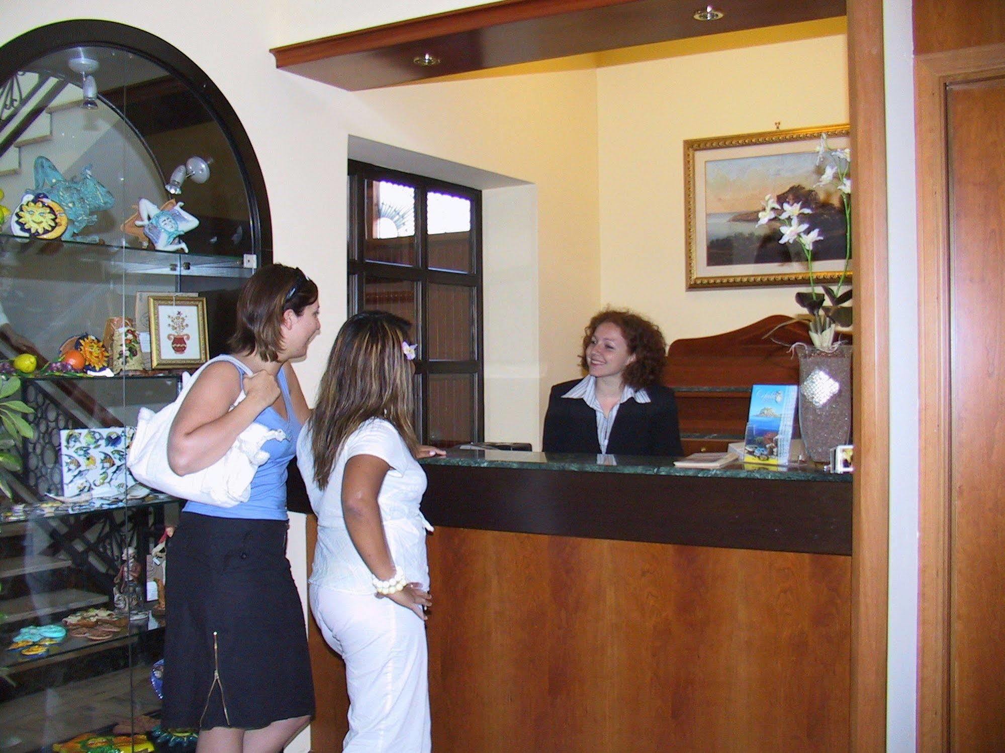 Villa Gaia Hotel Cefalu Exterior photo